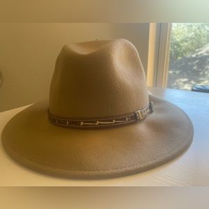 Tan hat